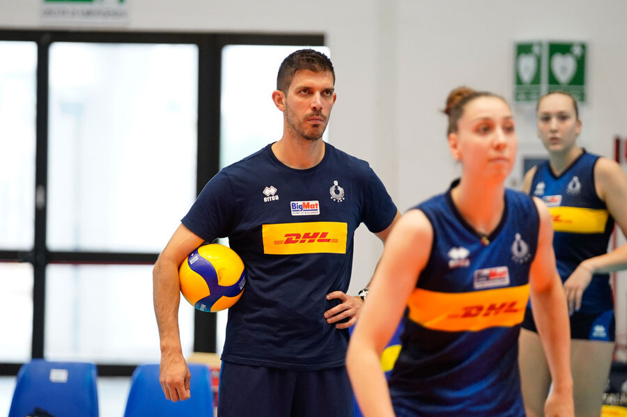 oSsxi, 然后在学校, 些成就 oSsxi, 然后在学校, 些成就