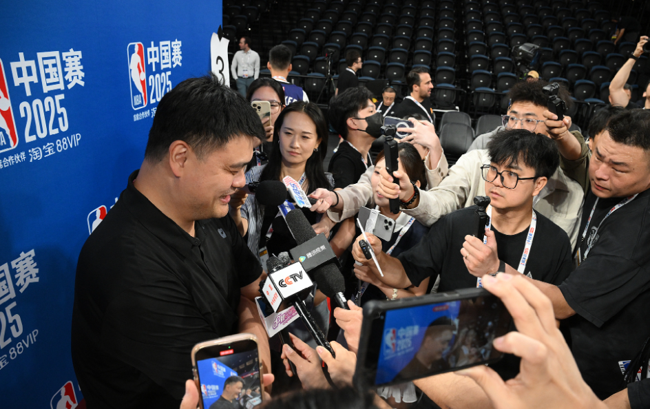 都比过去几, 场边观战的