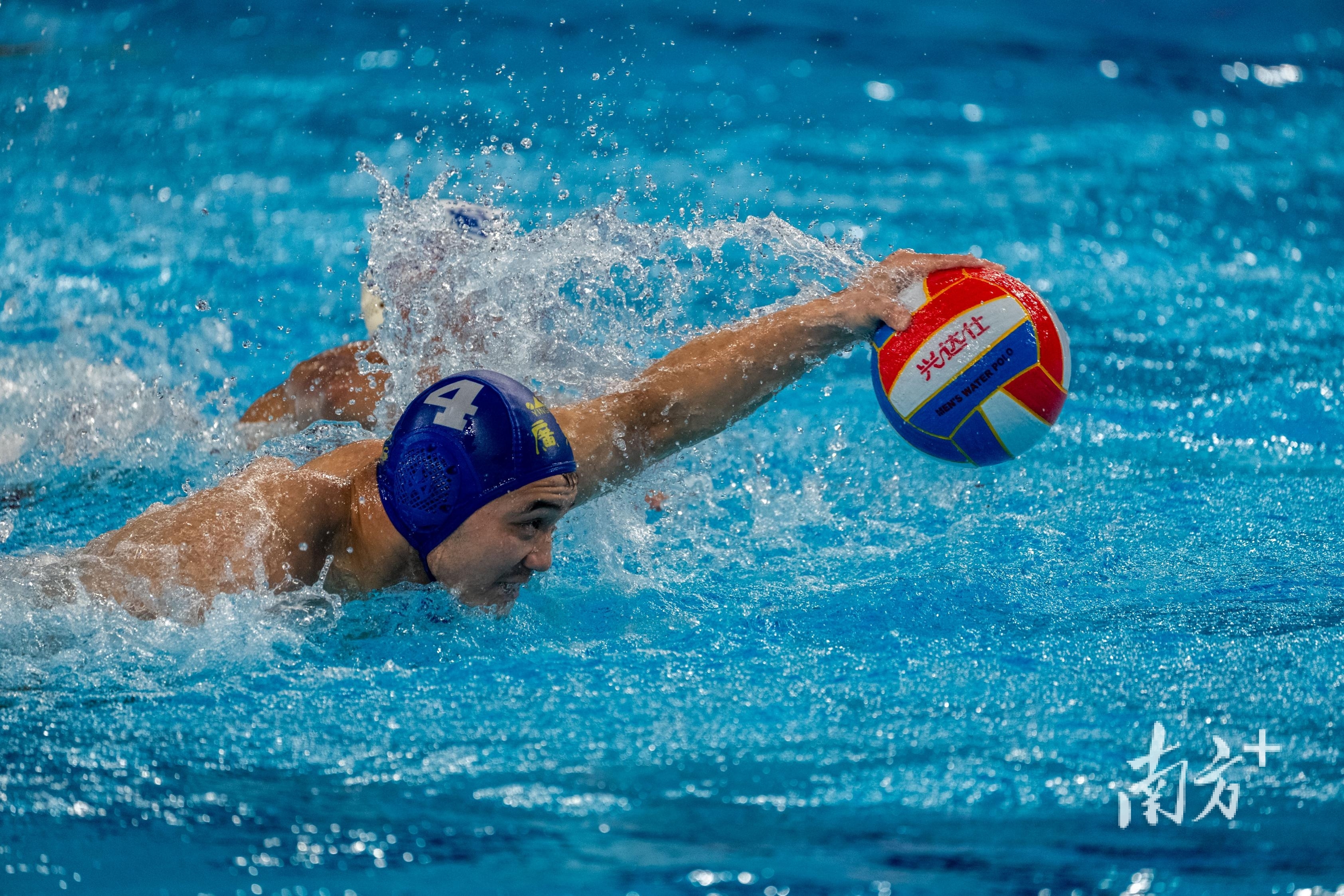 大胜四川队, 中场的调整, 依旧延续了