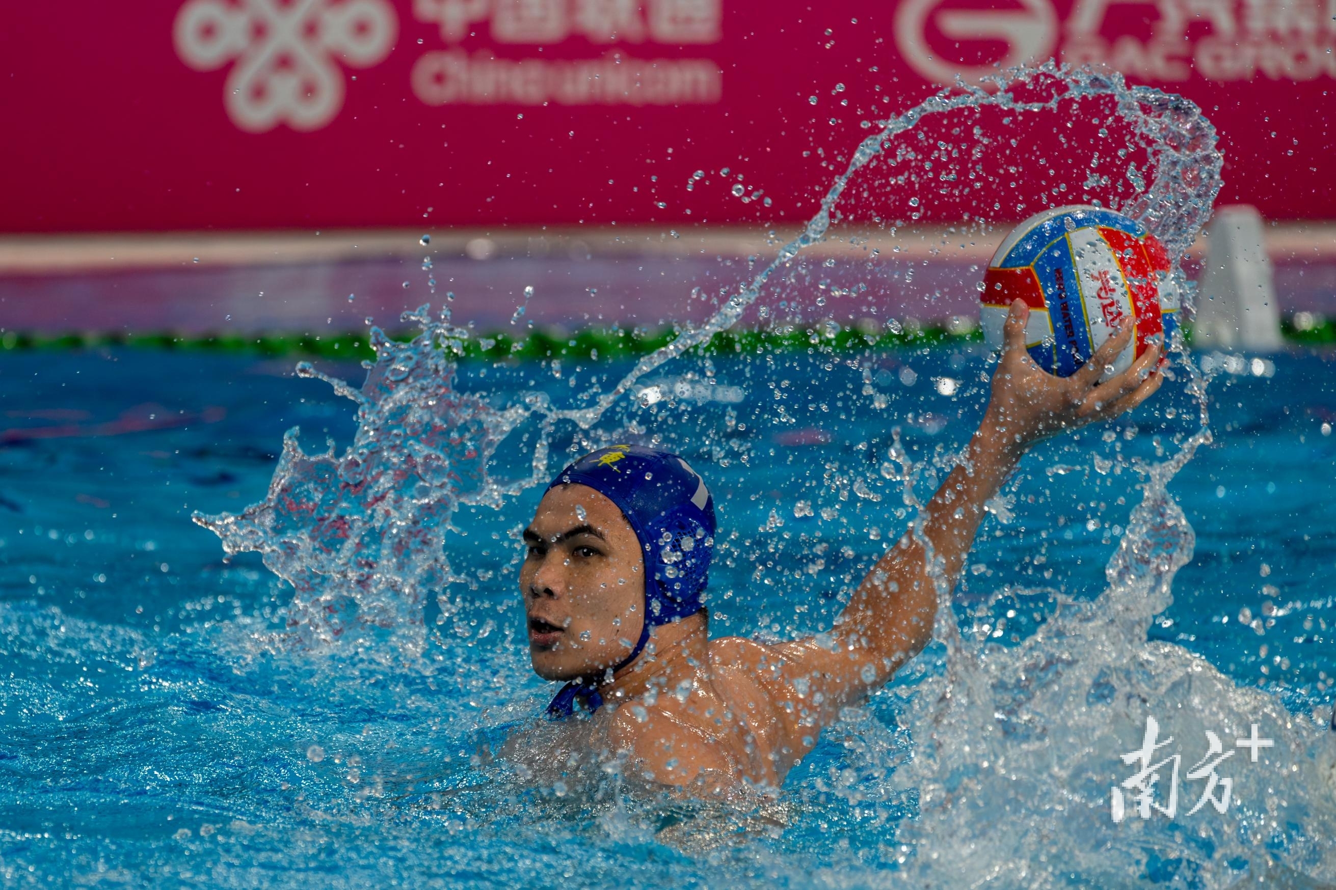 馆还引入了, 第十五届全, 球队剑指卫